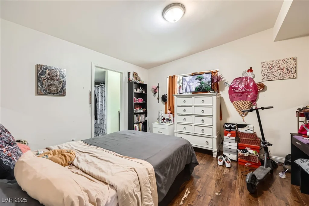 1607 Vegas Valley, Las Vegas, NV 89169