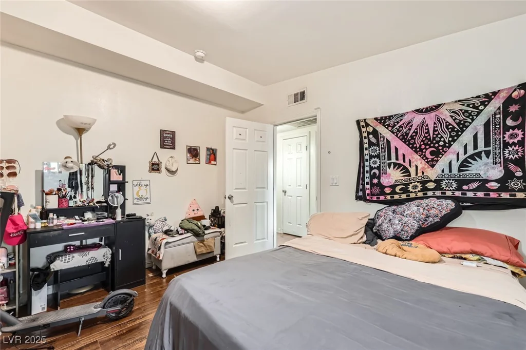 1607 Vegas Valley, Las Vegas, NV 89169