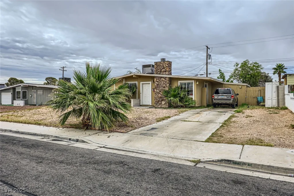 1607 Vegas Valley, Las Vegas, NV 89169