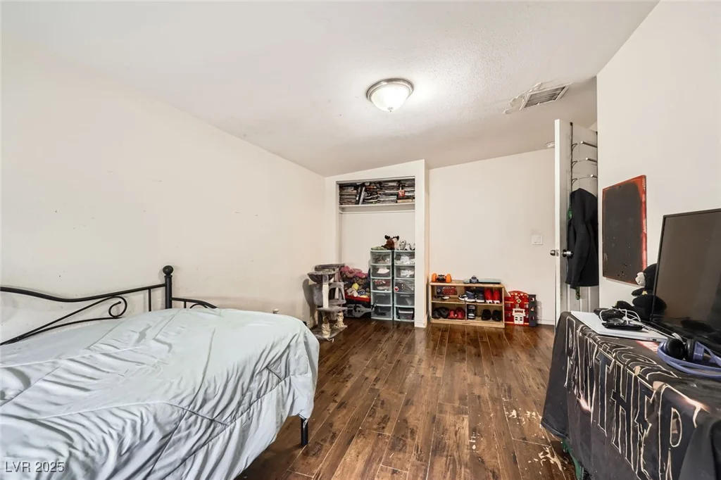 1607 Vegas Valley, Las Vegas, NV 89169