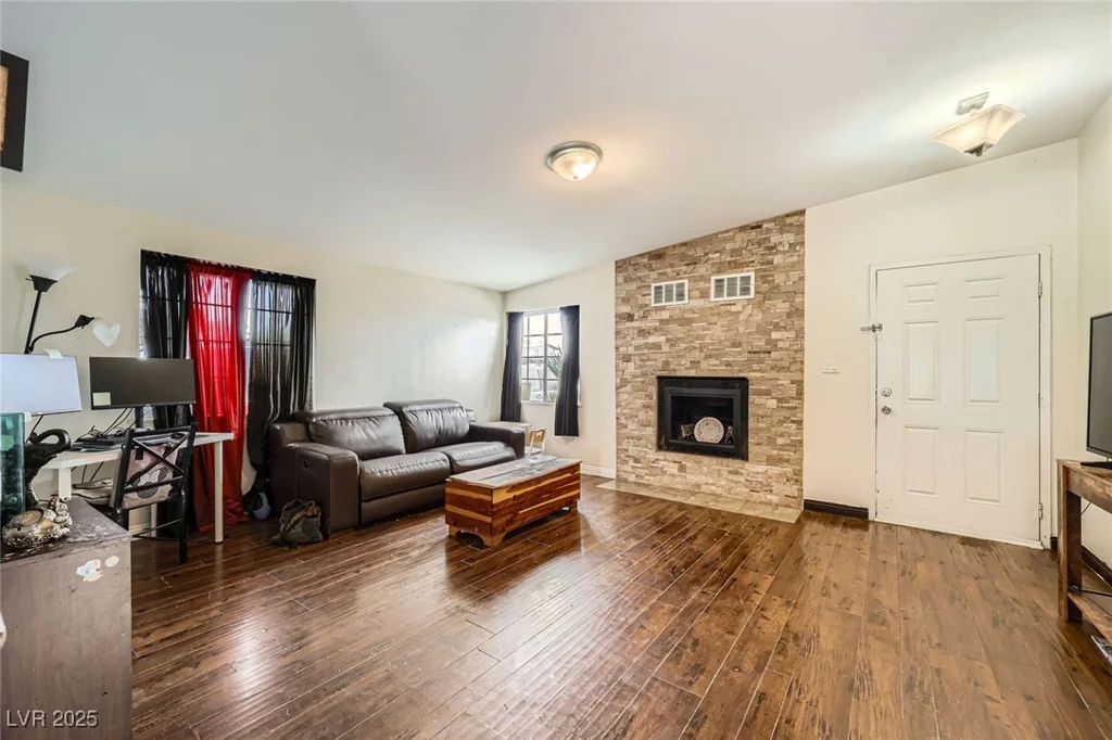 1607 Vegas Valley, Las Vegas, NV 89169