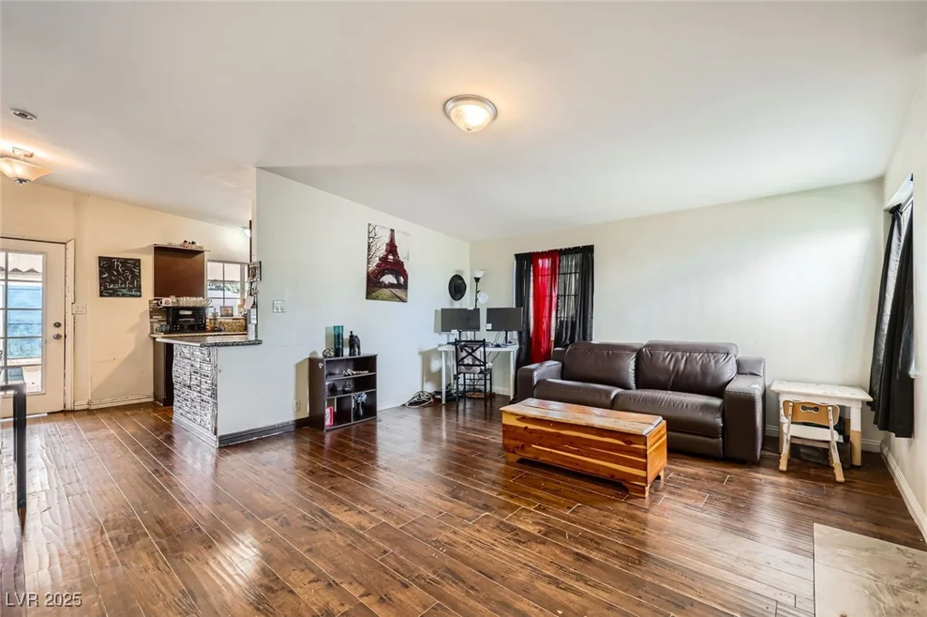 1607 Vegas Valley, Las Vegas, NV 89169