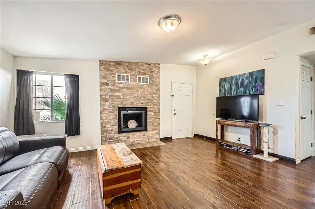 1607 Vegas Valley, Las Vegas, NV 89169