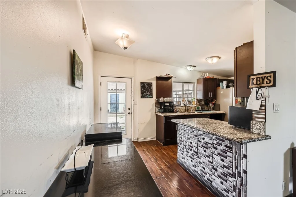 1607 Vegas Valley, Las Vegas, NV 89169