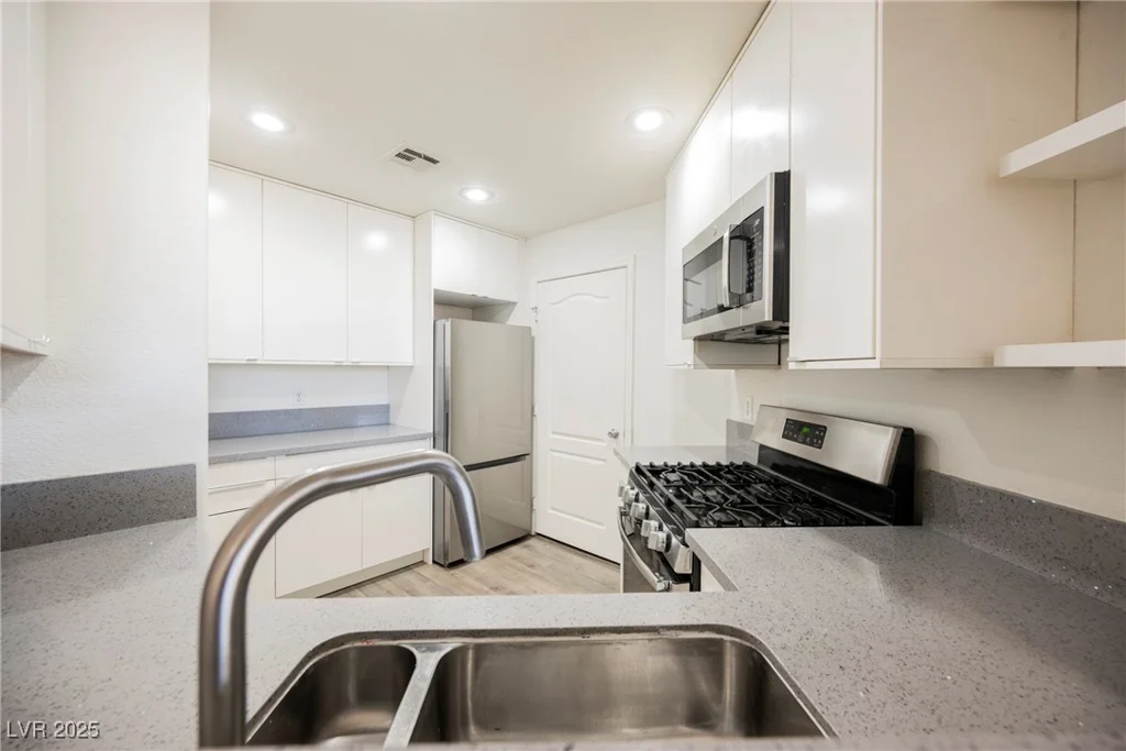 7400 Flamingo, Las Vegas, NV 89147