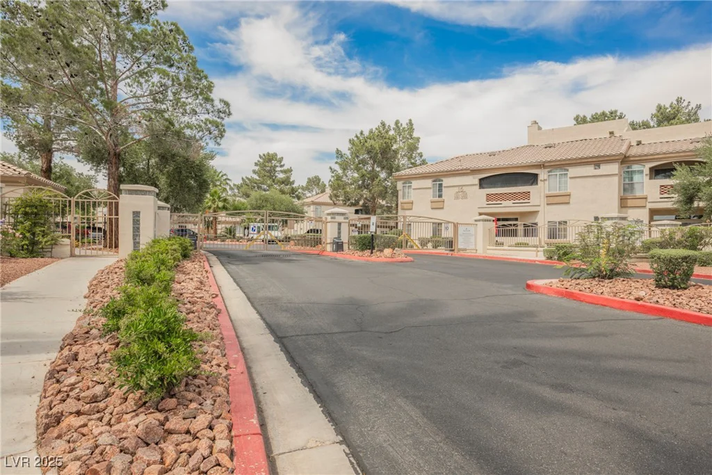 7400 Flamingo, Las Vegas, NV 89147