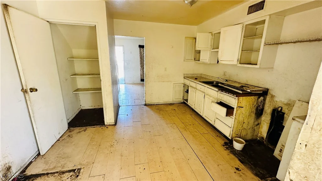 3974 Palos Verdes, Las Vegas, NV 89119