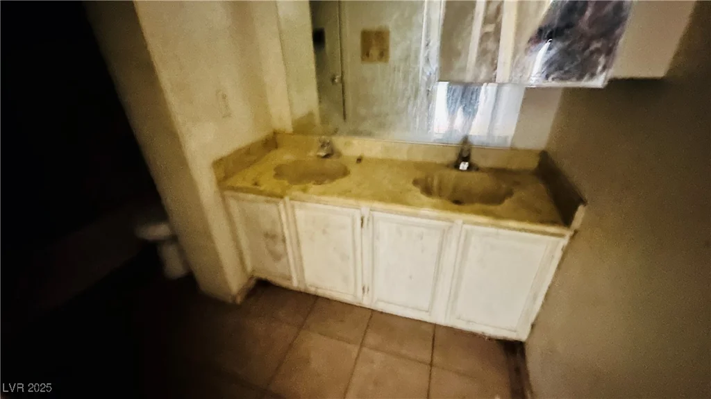 3974 Palos Verdes, Las Vegas, NV 89119