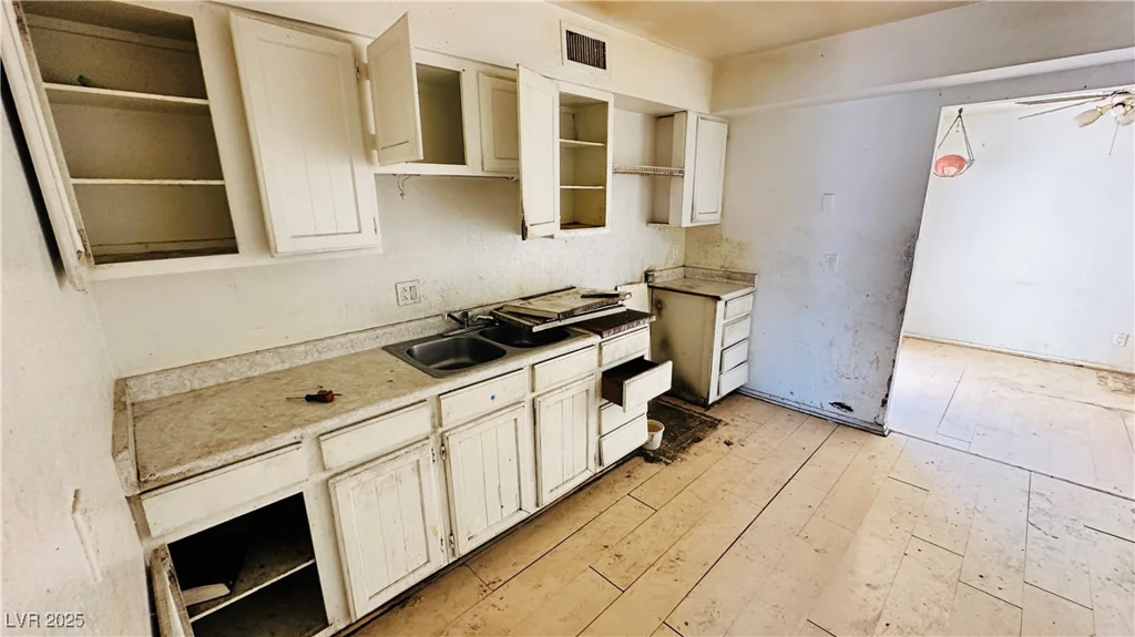 3974 Palos Verdes, Las Vegas, NV 89119