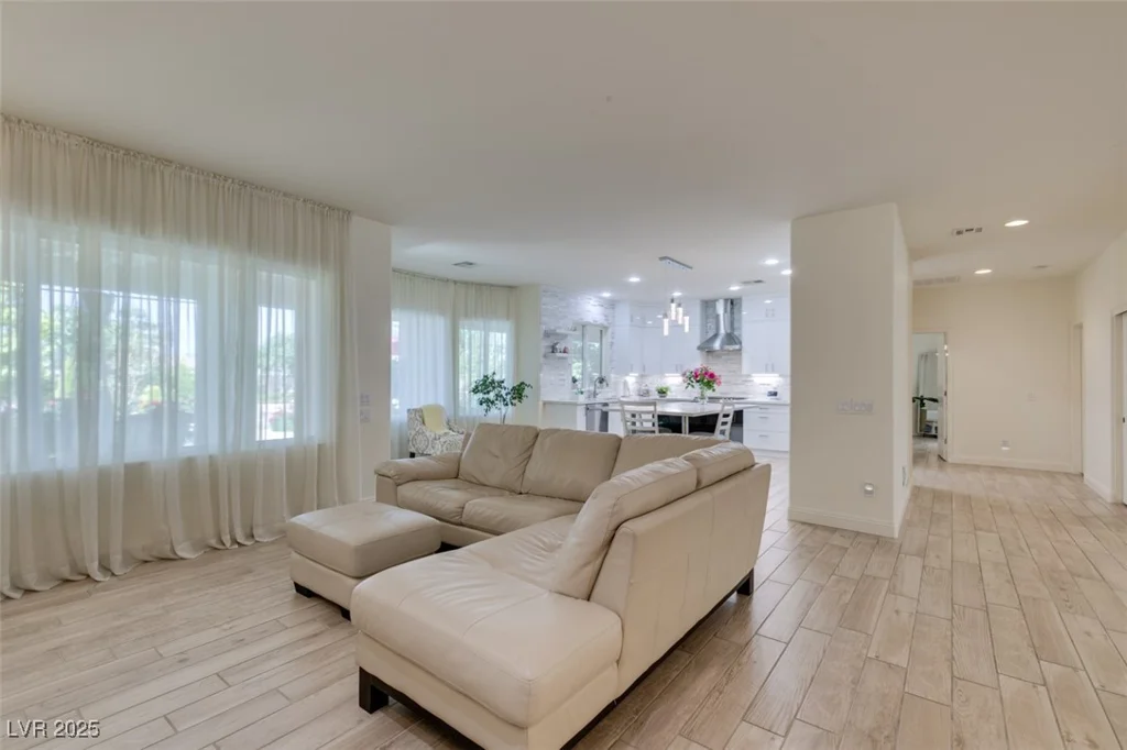 8221 Bay Dunes, Las Vegas, NV 89131