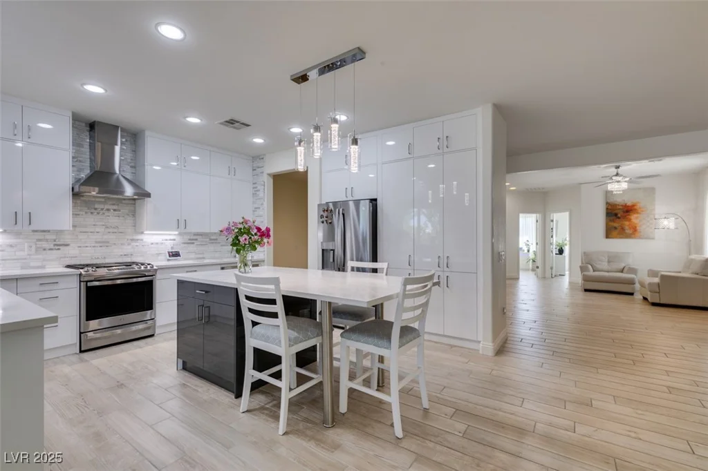 8221 Bay Dunes, Las Vegas, NV 89131