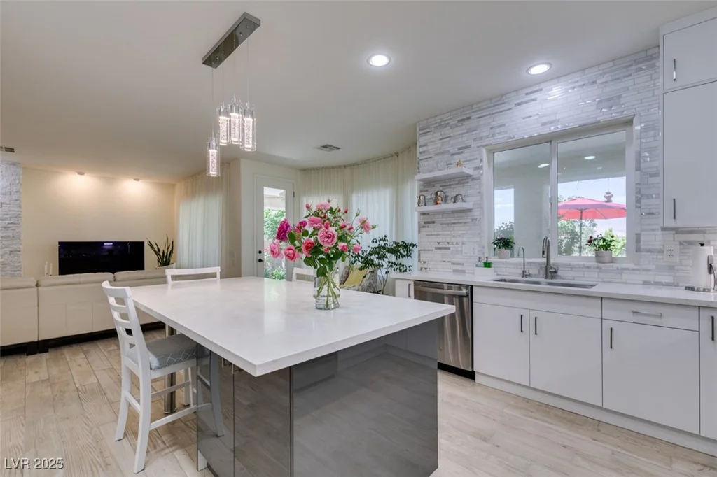 8221 Bay Dunes, Las Vegas, NV 89131