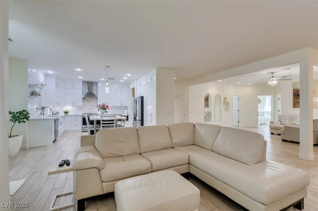 8221 Bay Dunes, Las Vegas, NV 89131