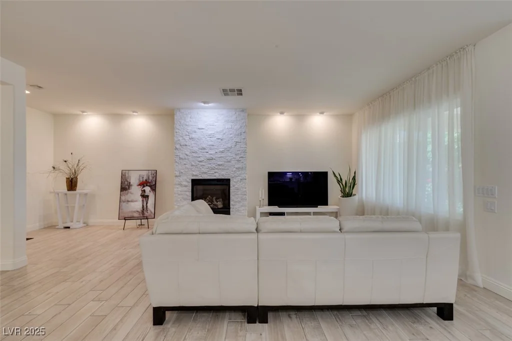 8221 Bay Dunes, Las Vegas, NV 89131