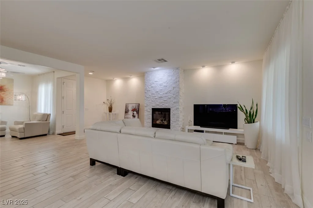 8221 Bay Dunes, Las Vegas, NV 89131