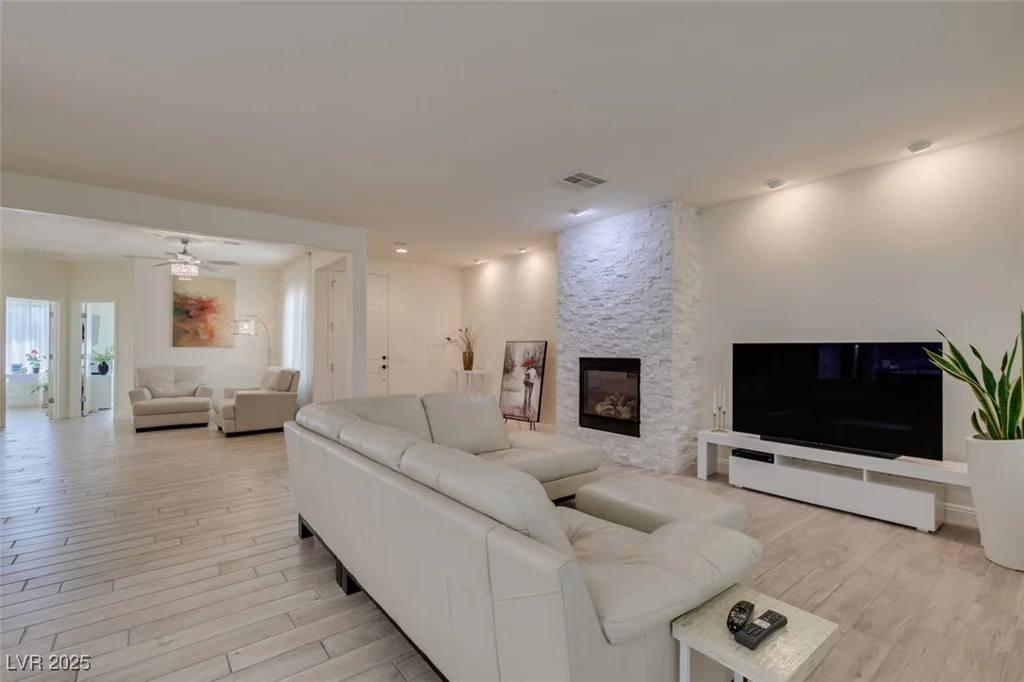8221 Bay Dunes, Las Vegas, NV 89131