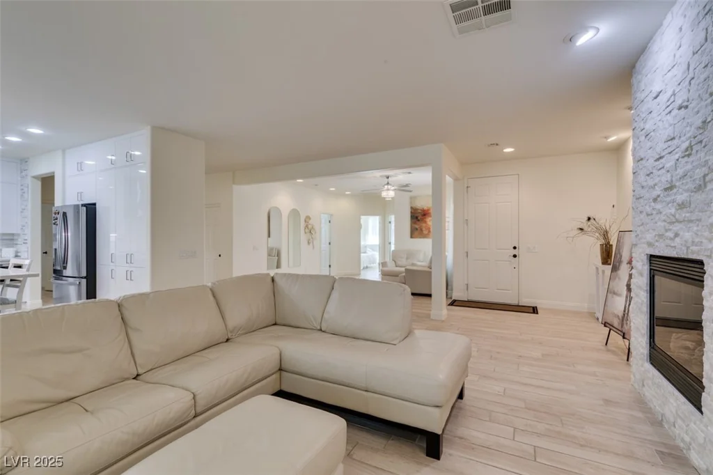 8221 Bay Dunes, Las Vegas, NV 89131