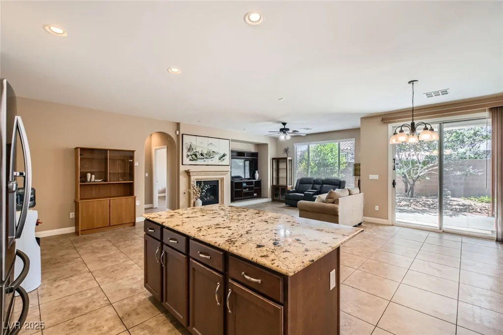 10121 Iron Wood Peak, Las Vegas, NV 89166
