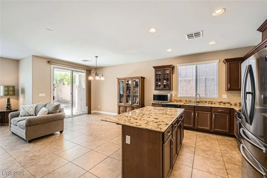 10121 Iron Wood Peak, Las Vegas, NV 89166