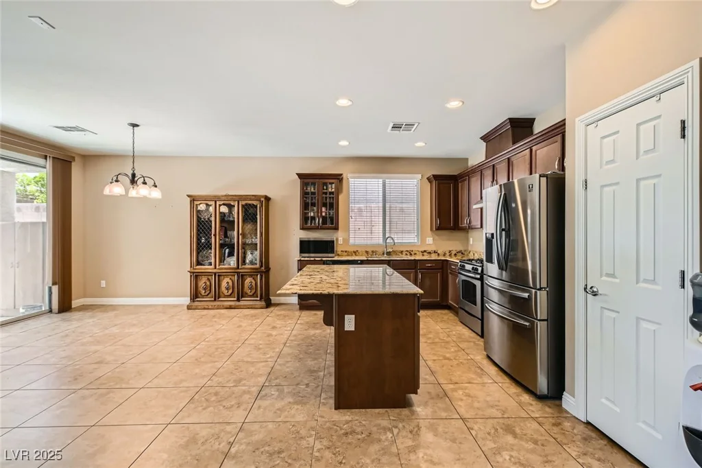 10121 Iron Wood Peak, Las Vegas, NV 89166