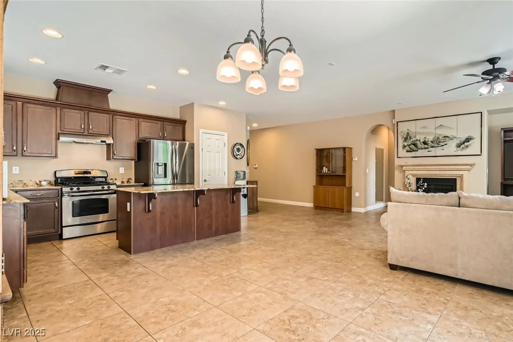 10121 Iron Wood Peak, Las Vegas, NV 89166