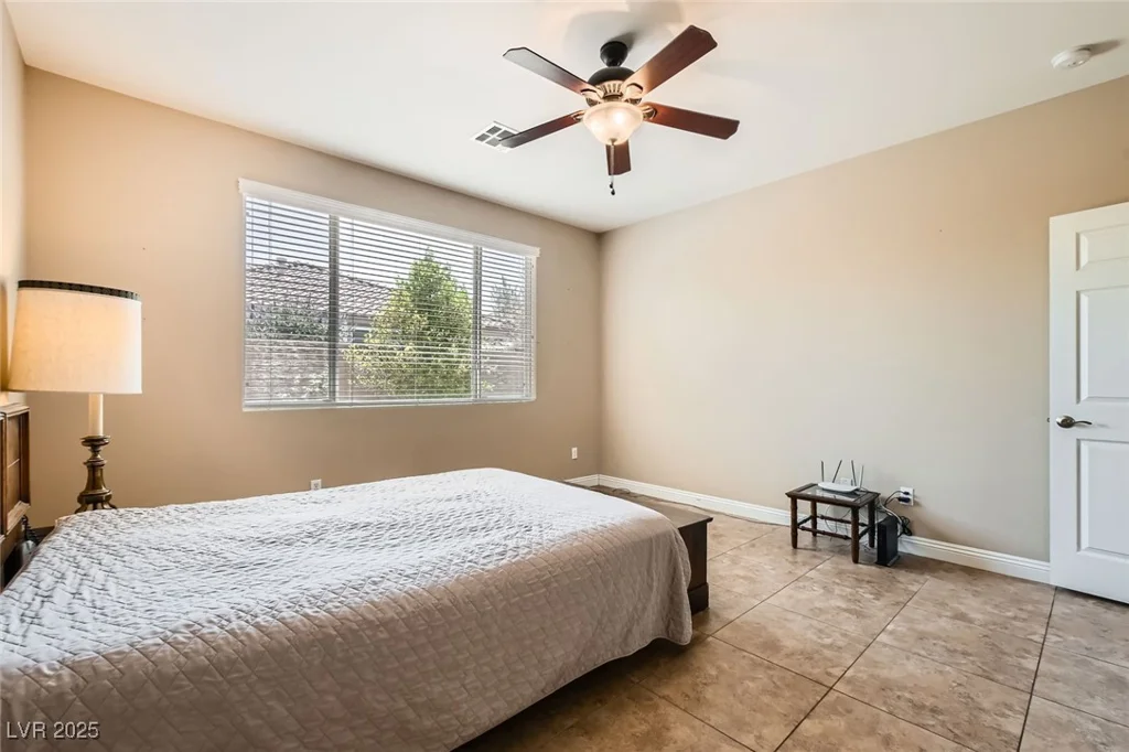 10121 Iron Wood Peak, Las Vegas, NV 89166