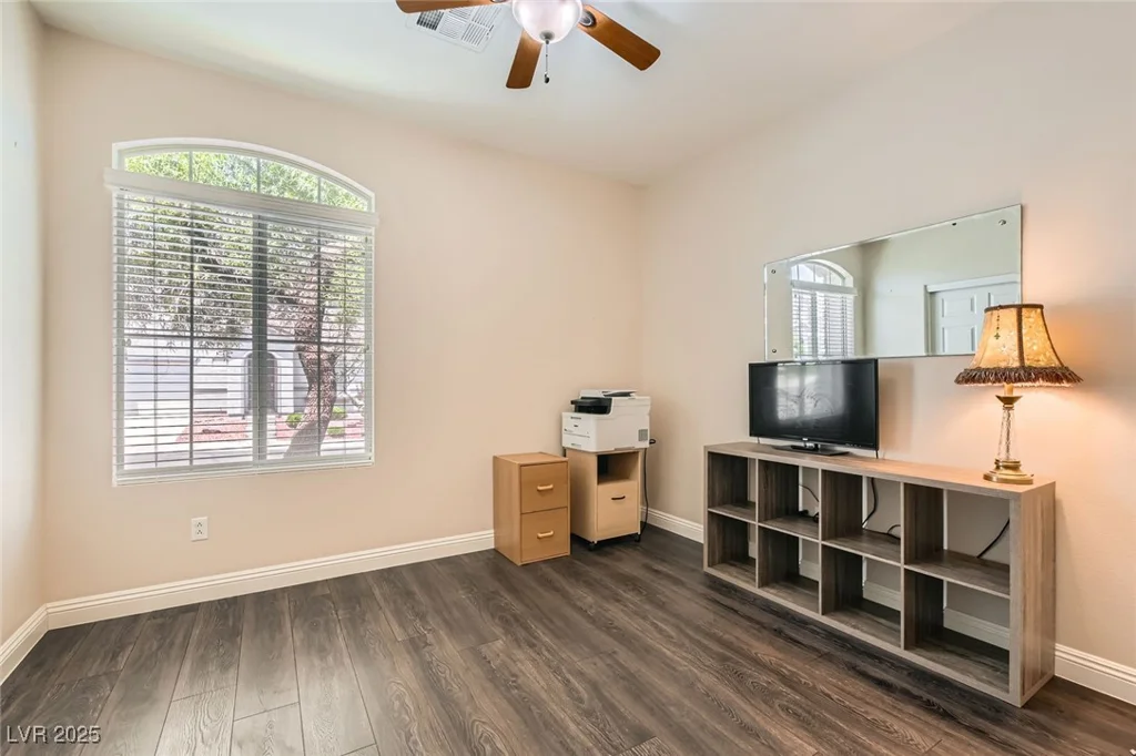10121 Iron Wood Peak, Las Vegas, NV 89166