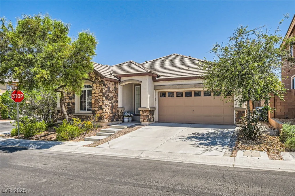 10121 Iron Wood Peak, Las Vegas, NV 89166