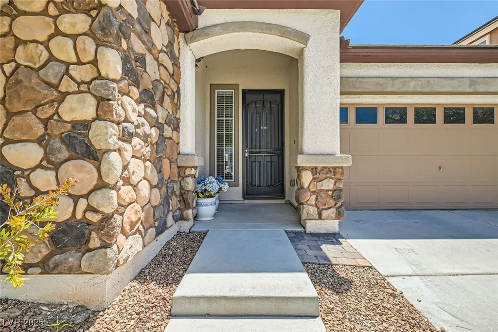 10121 Iron Wood Peak, Las Vegas, NV 89166
