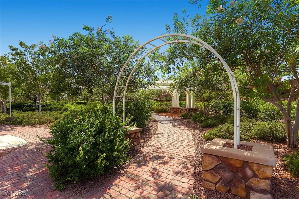 10121 Iron Wood Peak, Las Vegas, NV 89166