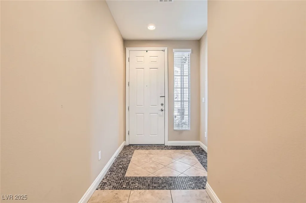 10121 Iron Wood Peak, Las Vegas, NV 89166