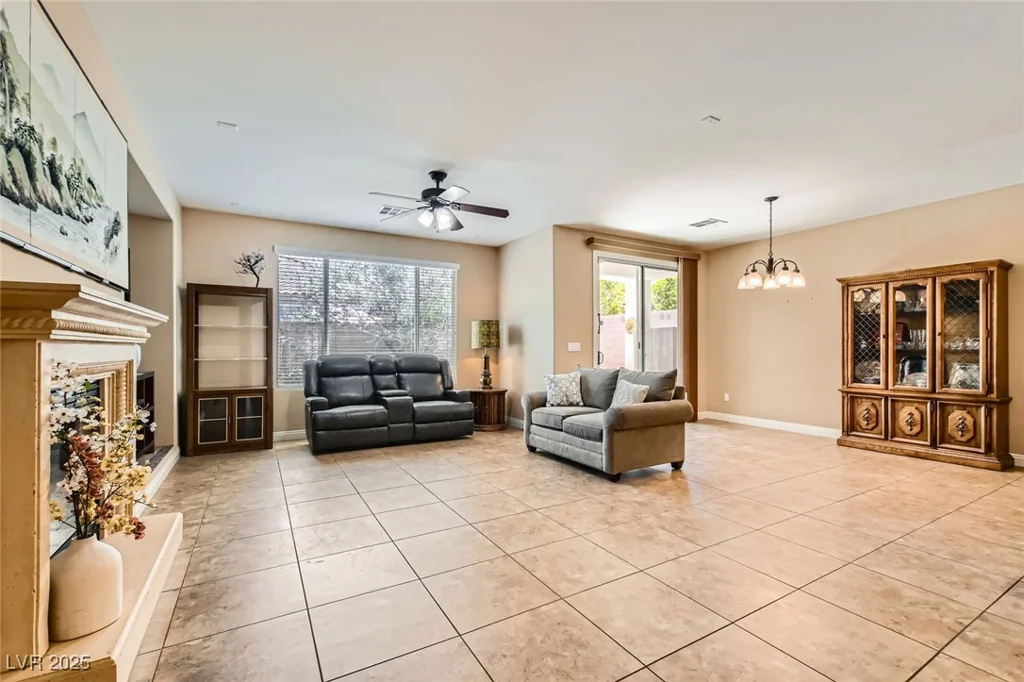 10121 Iron Wood Peak, Las Vegas, NV 89166