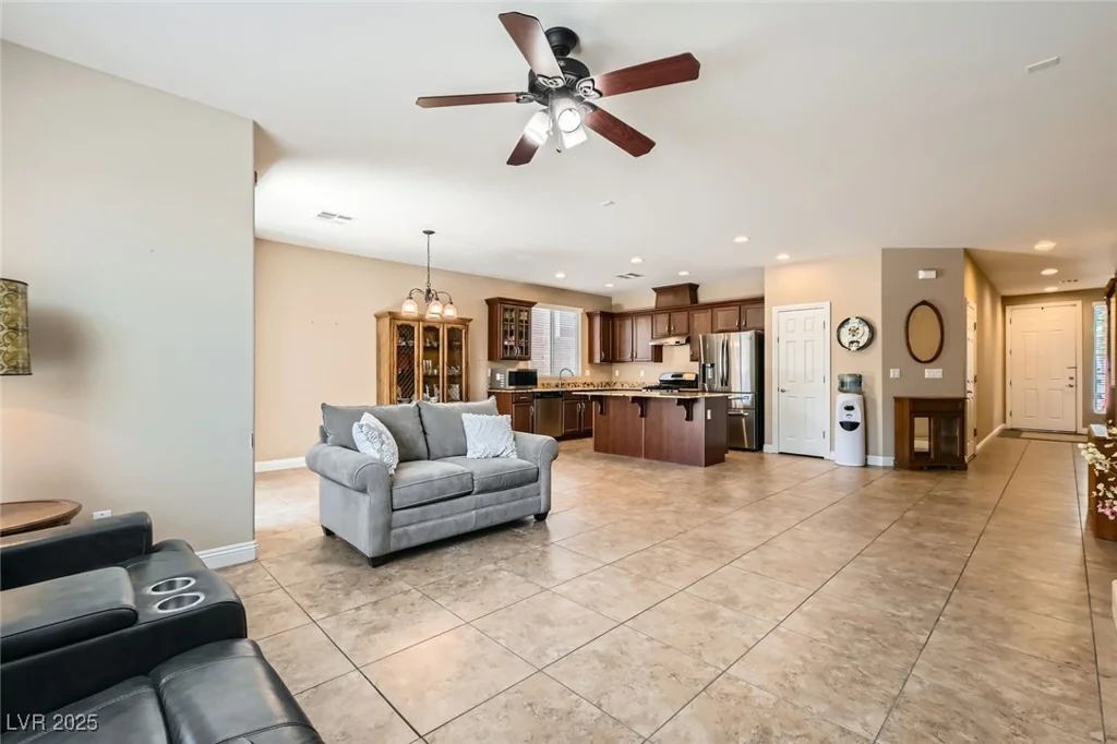 10121 Iron Wood Peak, Las Vegas, NV 89166