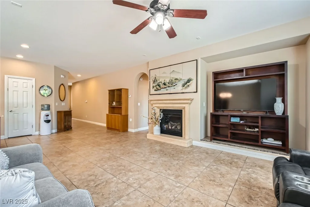 10121 Iron Wood Peak, Las Vegas, NV 89166