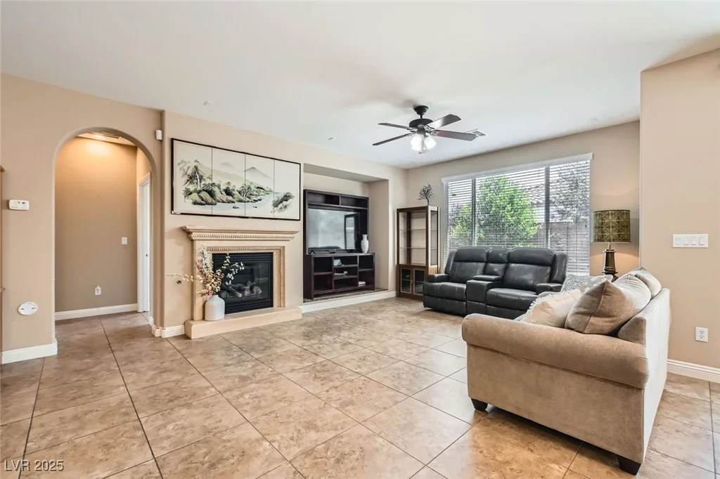 10121 Iron Wood Peak, Las Vegas, NV 89166