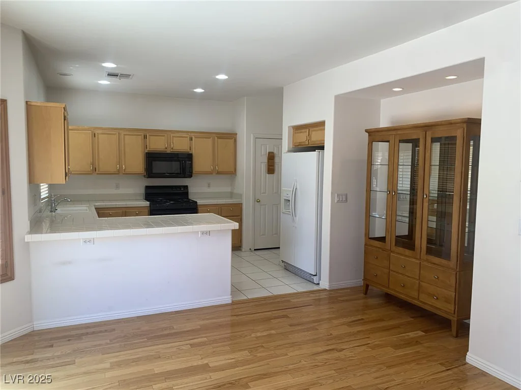 10357 Bent Willow, Las Vegas, NV 89129