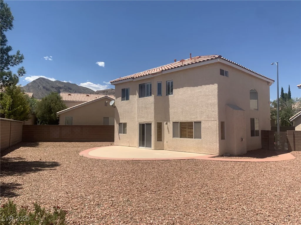 10357 Bent Willow, Las Vegas, NV 89129