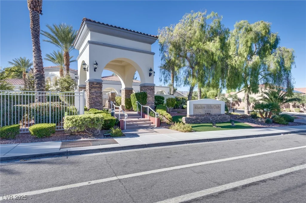 10357 Bent Willow, Las Vegas, NV 89129