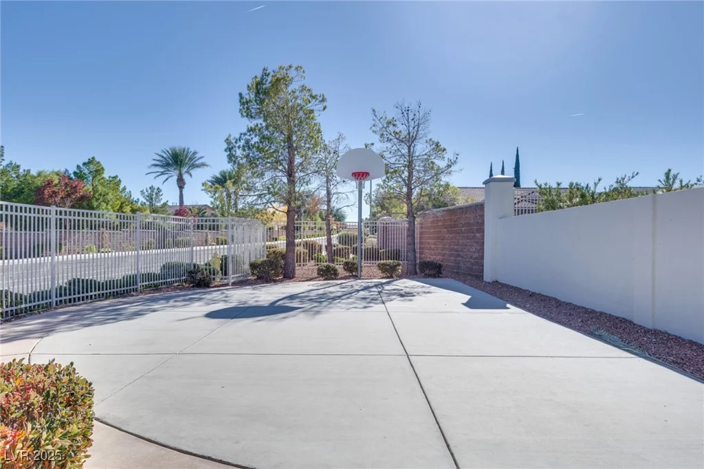 10357 Bent Willow, Las Vegas, NV 89129