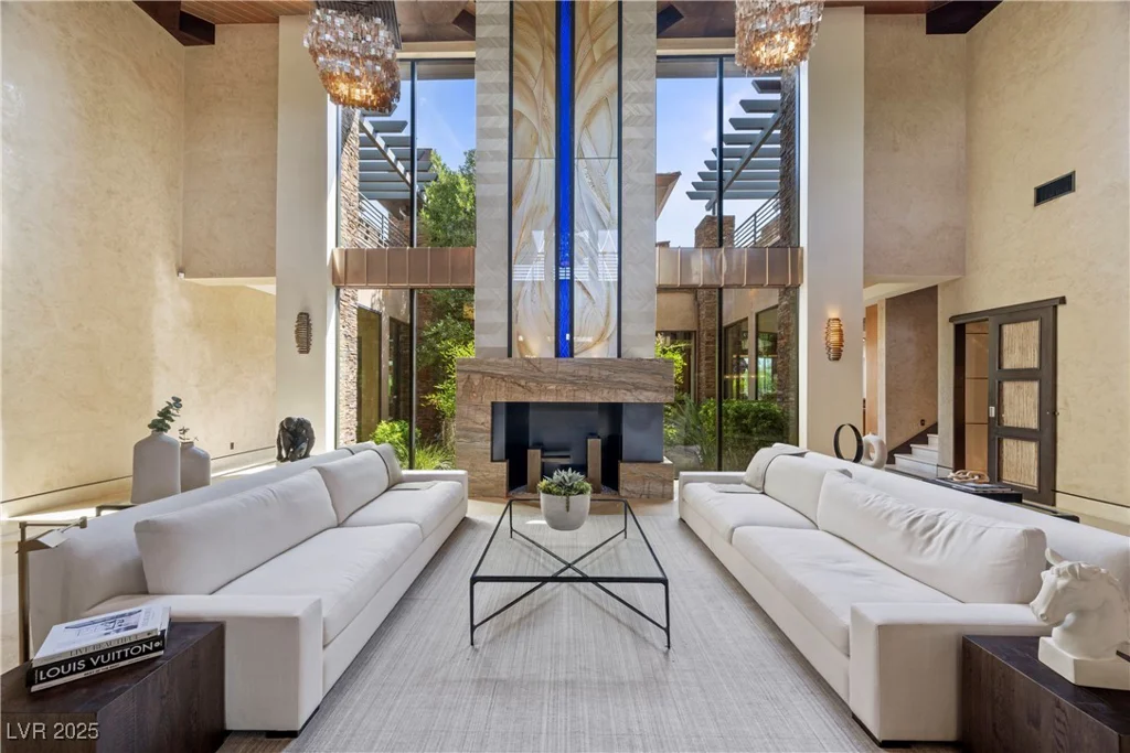 11 Golden Sunray, Las Vegas, NV 89135