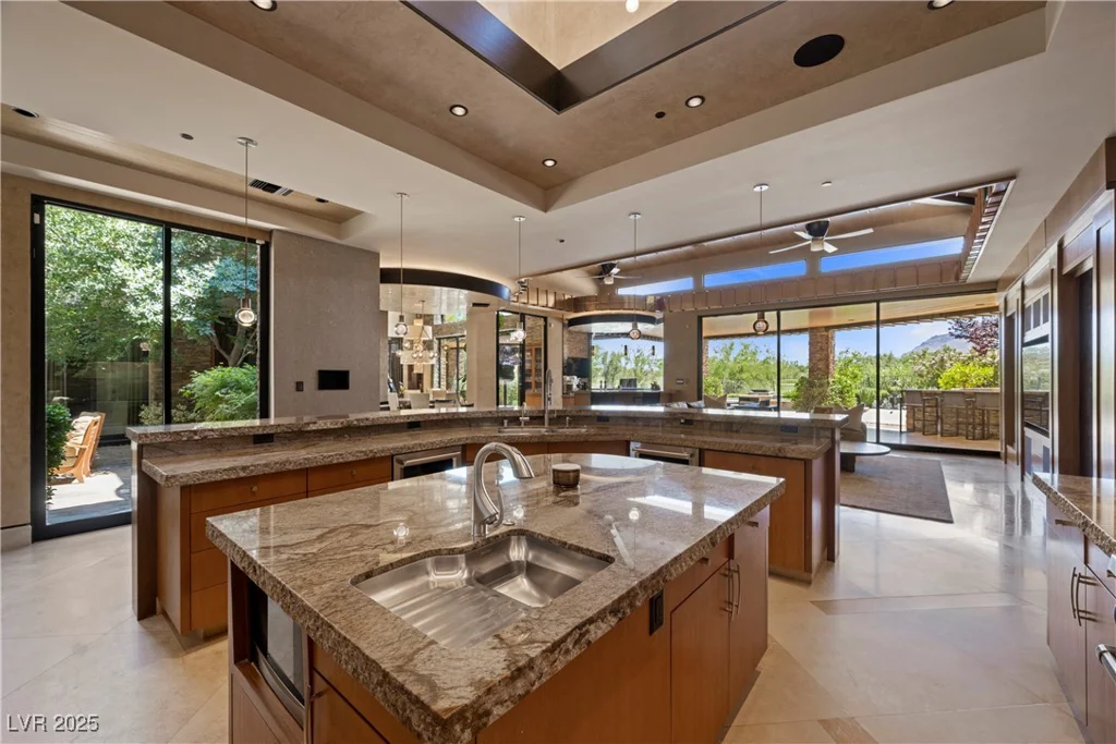 11 Golden Sunray, Las Vegas, NV 89135