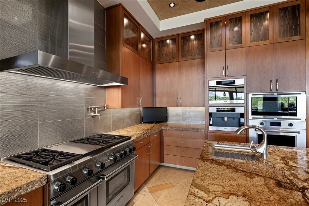 11 Golden Sunray, Las Vegas, NV 89135
