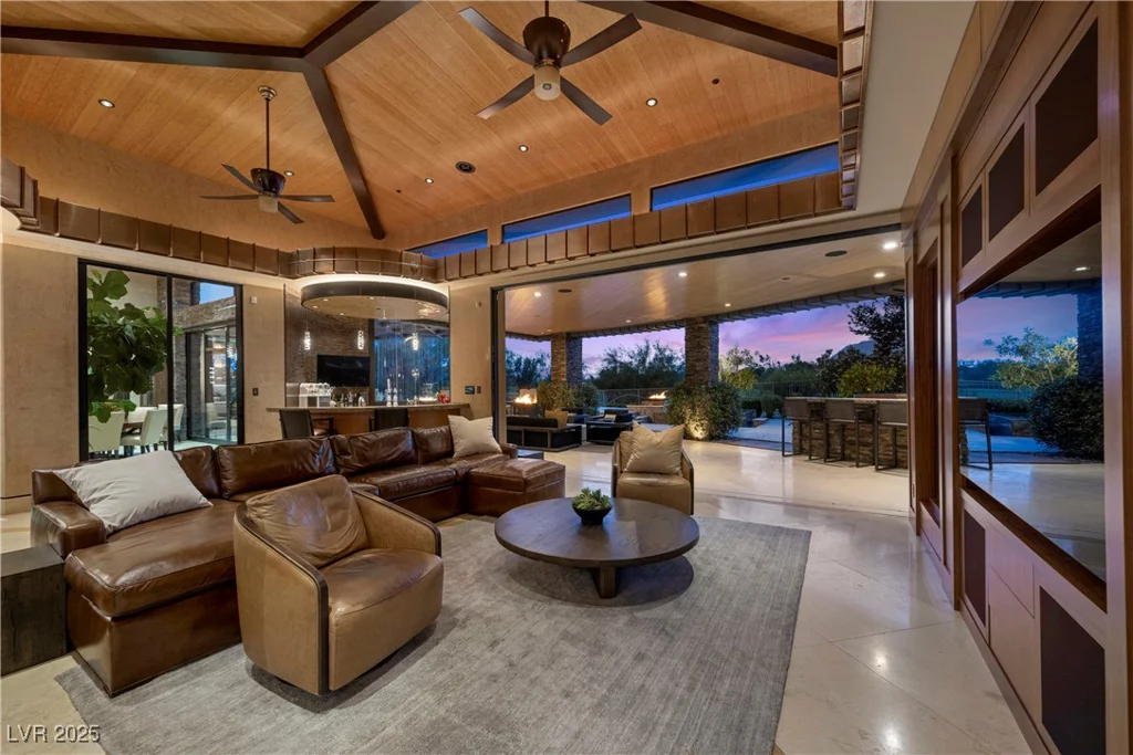 11 Golden Sunray, Las Vegas, NV 89135