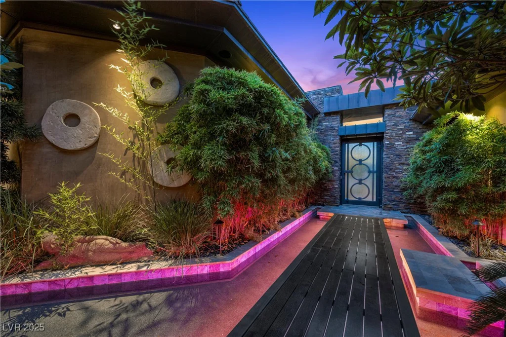 11 Golden Sunray, Las Vegas, NV 89135