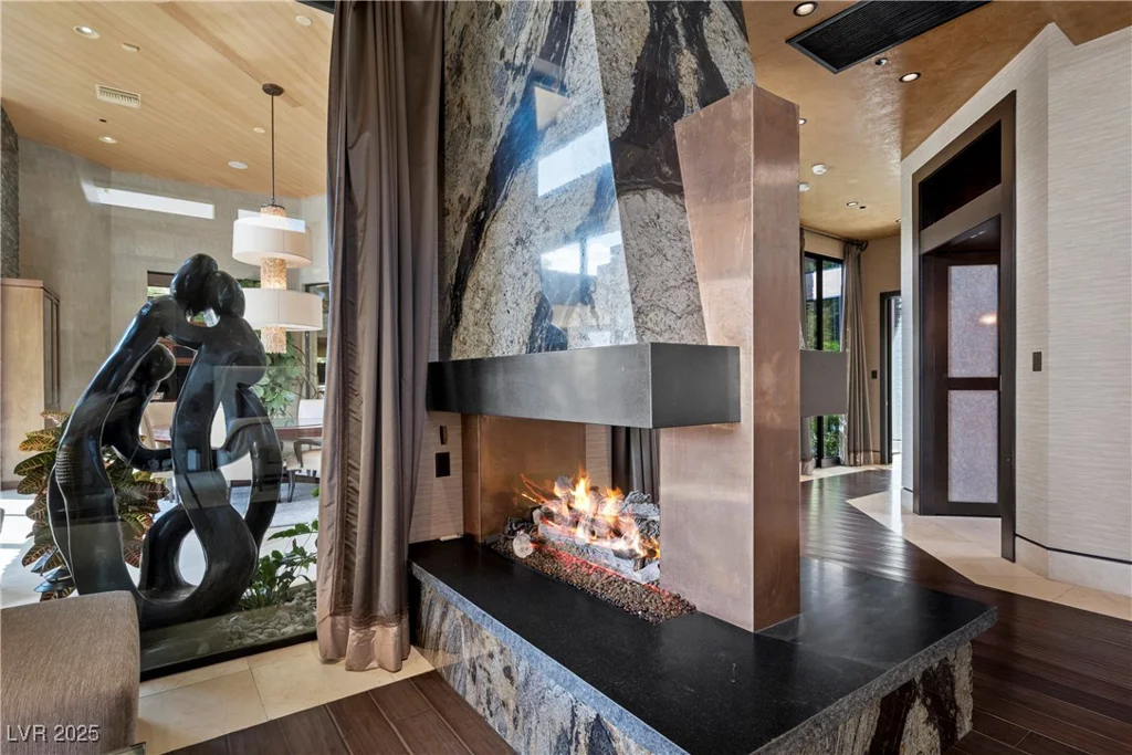 11 Golden Sunray, Las Vegas, NV 89135