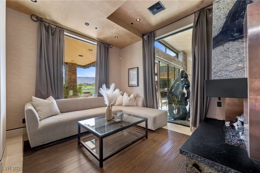 11 Golden Sunray, Las Vegas, NV 89135