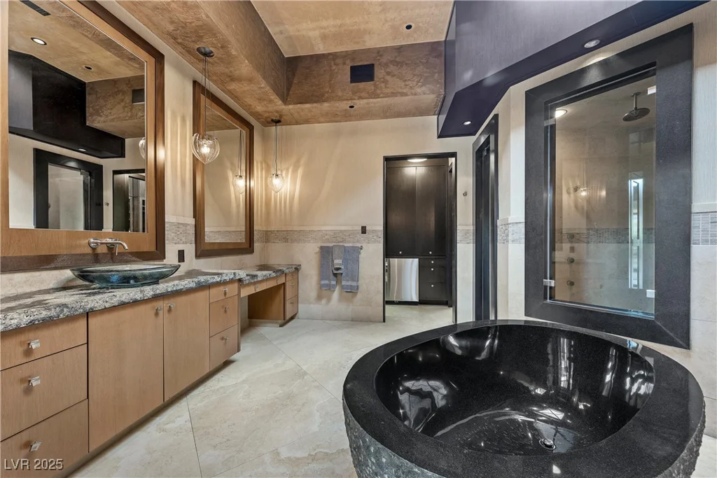 11 Golden Sunray, Las Vegas, NV 89135