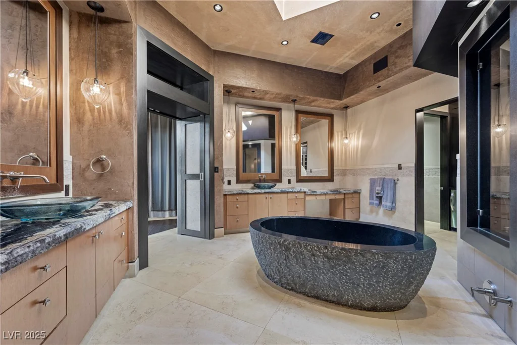 11 Golden Sunray, Las Vegas, NV 89135
