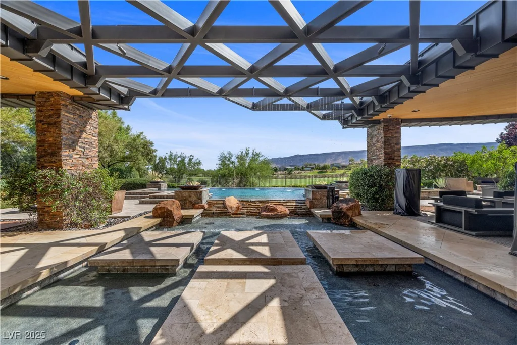 11 Golden Sunray, Las Vegas, NV 89135
