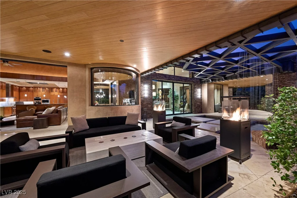 11 Golden Sunray, Las Vegas, NV 89135